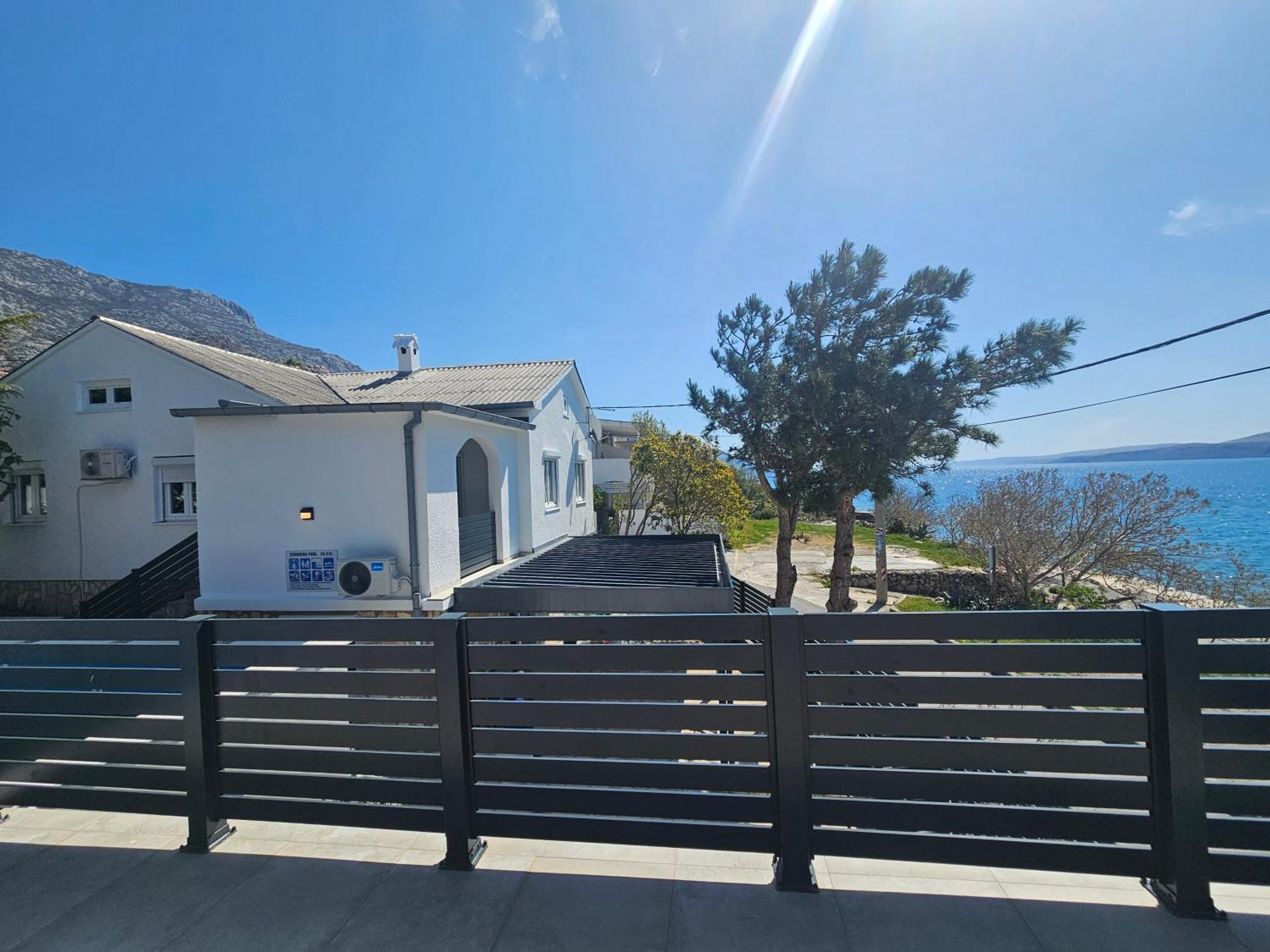 Beachfront House Ivana With Pool - Renovated 2025 Cesarica Exterior foto